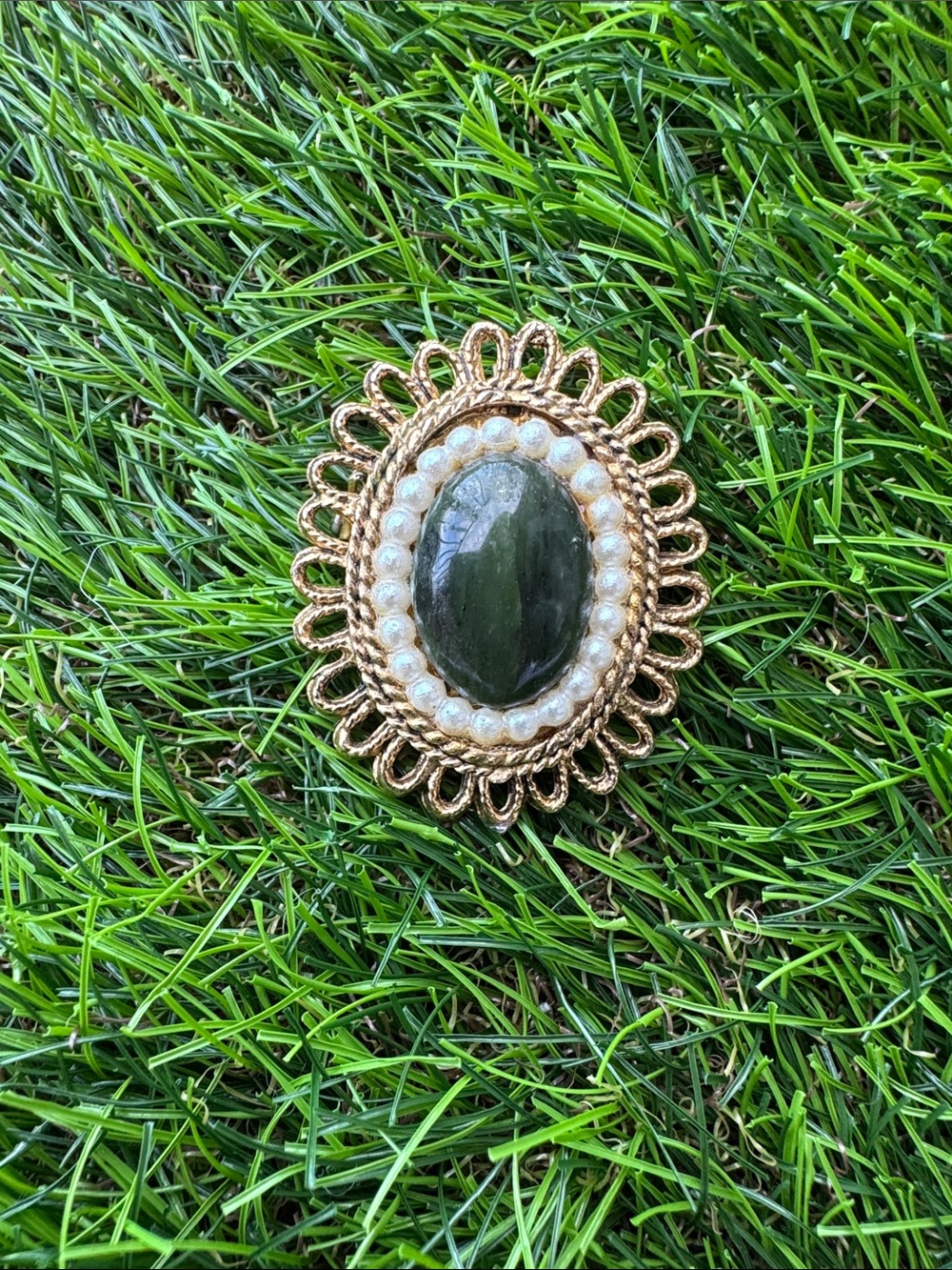 VINTAGE Gold-Tone Brooch with Dark Green Cabochon and Pearl Accents